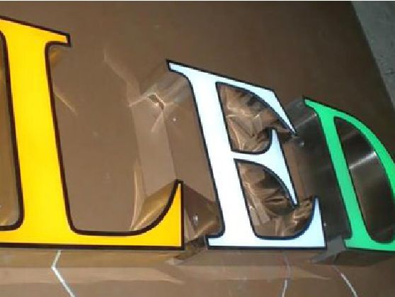 璧山区介绍LED招牌的基础知识。